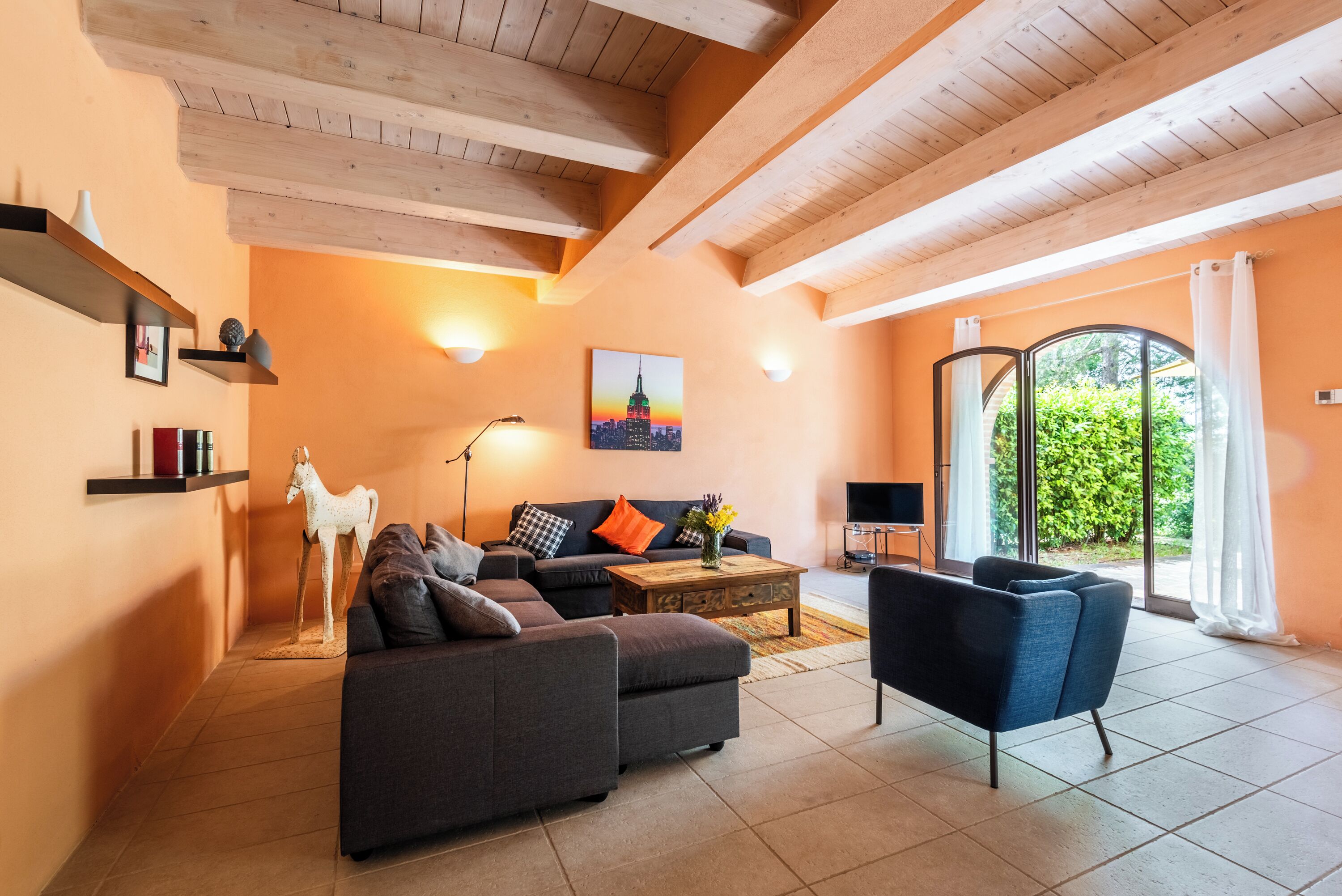 Télévision, cheminée