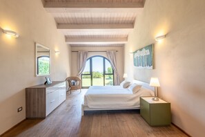2 bedrooms, iron/ironing board, free WiFi, bed sheets - Chalet "Villa Falco" with Shared Pool, Private Terrace & Wi-Fi (Trequanda)