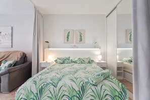 1 habitación, tabla de planchar con plancha, wifi gratis y ropa de cama 