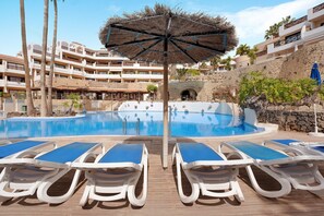 A heated pool - Vacation Apartment "Precioso En Golf De Sur" with Shared Pool,Private Terrace & Wi-Fi (Golf del sur)