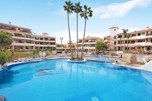 A heated pool - Vacation Apartment "Precioso En Golf De Sur" with Shared Pool,Private Terrace & Wi-Fi (Golf del sur)