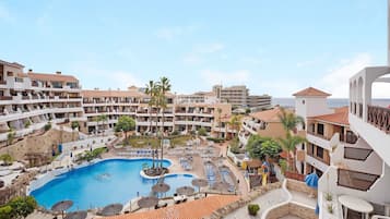 Een verwarmd zwembad