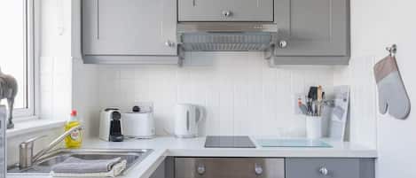 Fridge, microwave, oven, coffee/tea maker