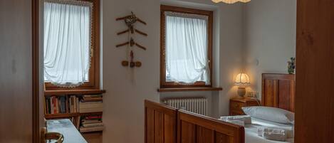 1 غرفة نوم ومكواة/لوح كي وواي فاي مجانًا وملاءات أسرّة