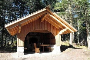 Outdoor dining - Gîte La Famill y air (Mollau)