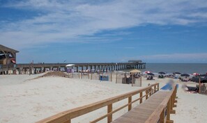 Una playa cerca, toallas de playa
