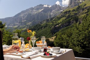 Free daily buffet breakfast - Hotel Waldhaus (Leukerbad)