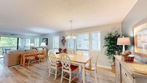 Dining - 2 Bedroom Centre Court Villa with Lagoon Views! (Hilton Head)