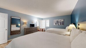 2 bedrooms, iron/ironing board, free WiFi, bed sheets - 2 Bedroom Centre Court Villa with Lagoon Views! (Hilton Head)