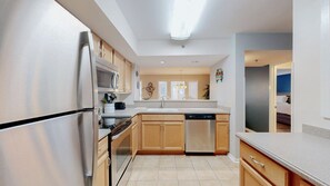 Frigorifero, microonde, macchina per tè/caffè, tostapane