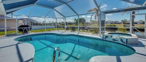 حمّام سباحة مُدفَّأ