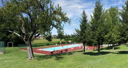 In the heart of nature Chalet without vis-a-vis separated by a green space from the swimming pool