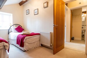 2 Schlafzimmer, BĂŒgeleisen/BĂŒgelbrett, kostenloses WLAN, BettwĂ€sche