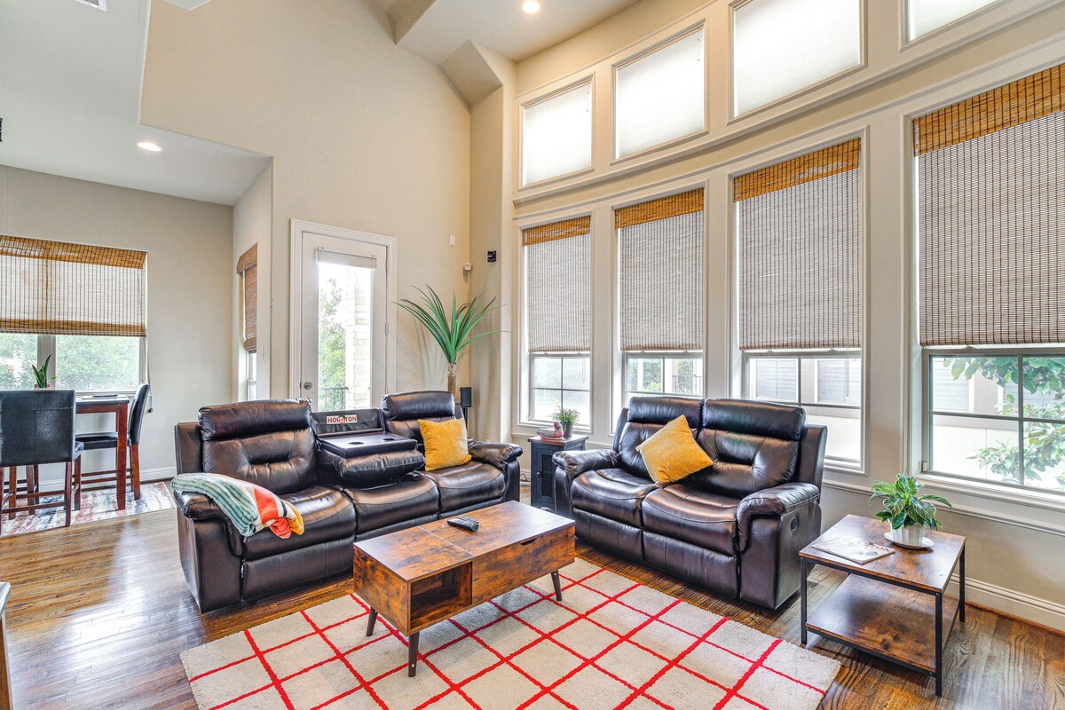 Photo of Dtwn Houston Home Near Stadiums: WFH Friendly!