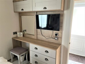 2 bedrooms, iron/ironing board, travel crib