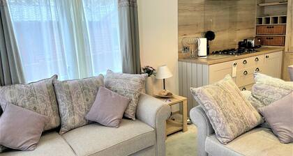 Sunflower - premier dog-friendly caravan on Rockley Park