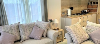 Sunflower - premier dog-friendly caravan on Rockley Park