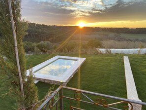 Property grounds - Renovated mansion  (Saint-Mitre-les-Remparts)