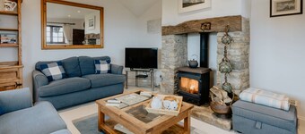 Cock Rock Cottage  -  a house  that sleeps 6 guests  in 3 bedrooms