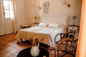 Iron/ironing board, free WiFi, bed sheets - Mas de Lure  (Salon-de-Provence)