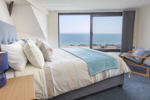 4 slaapkamers, een strijkplank/strijkijzer, wifi