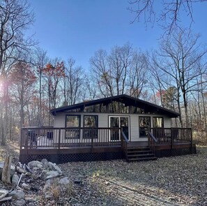 Exterior - City Escape: Cozy 2 bedroom Chalet in Jim Thorpe (Jim Thorpe)