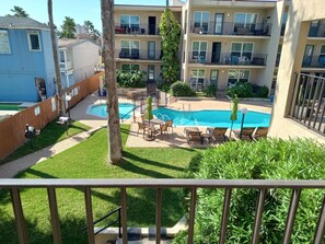 Alberca al aire libre y alberca climatizada