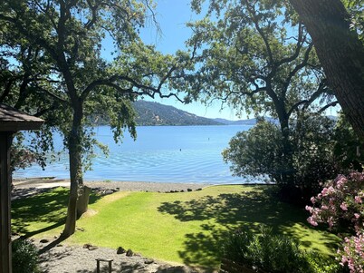 Large Group Property directly on the Lake!