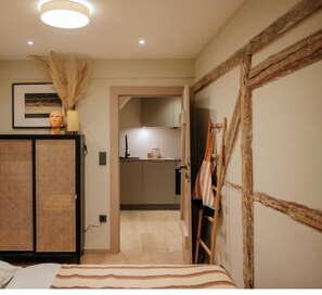 2 bedrooms, travel crib, free WiFi, bed sheets