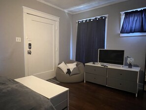 2 多间卧室、WiFi