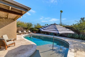Outdoor pool - Hiker's Paradise • Mountain Views • Location! Location! Location! (phoenix)