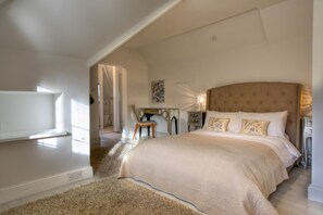 Room - COACH HOUSE (Woking)