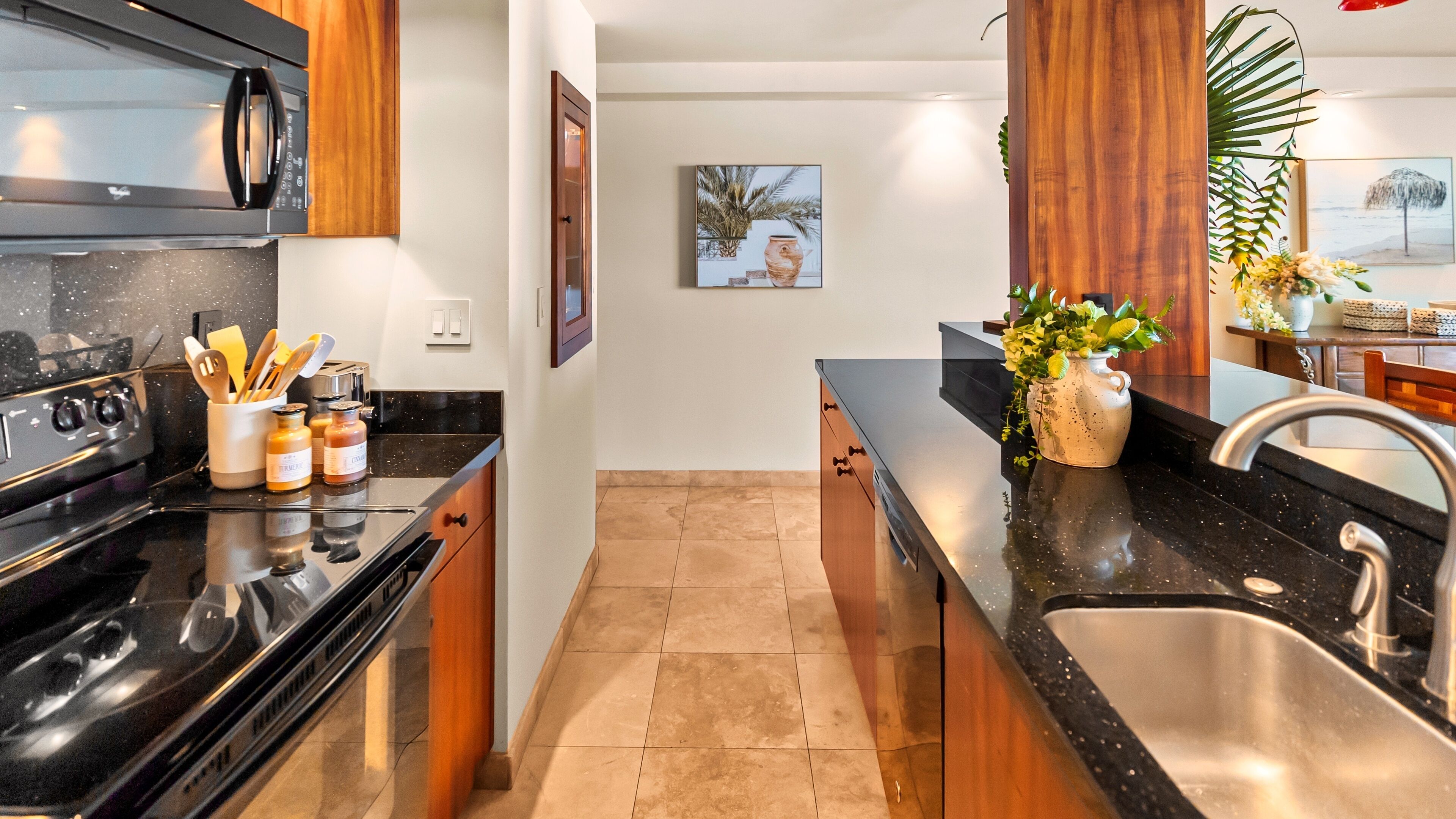 Fridge, oven, stovetop, coffee/tea maker