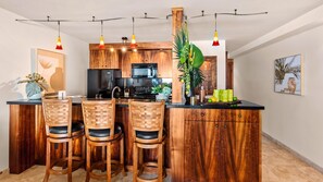 Fridge, oven, stovetop, coffee/tea maker