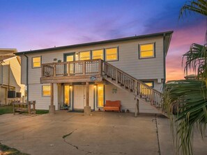 Exterior - Estes Oasis! Canal front home with private lighted dock! Views! Foosball game (Aransas Pass)