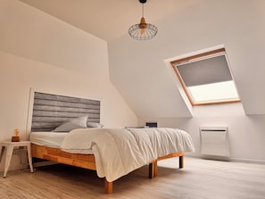 3 bedrooms, desk, iron/ironing board, travel crib