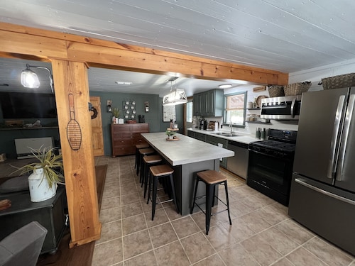 4 season Adventures! Waterfront, *Hot tub*<br>Deer River Paradise!