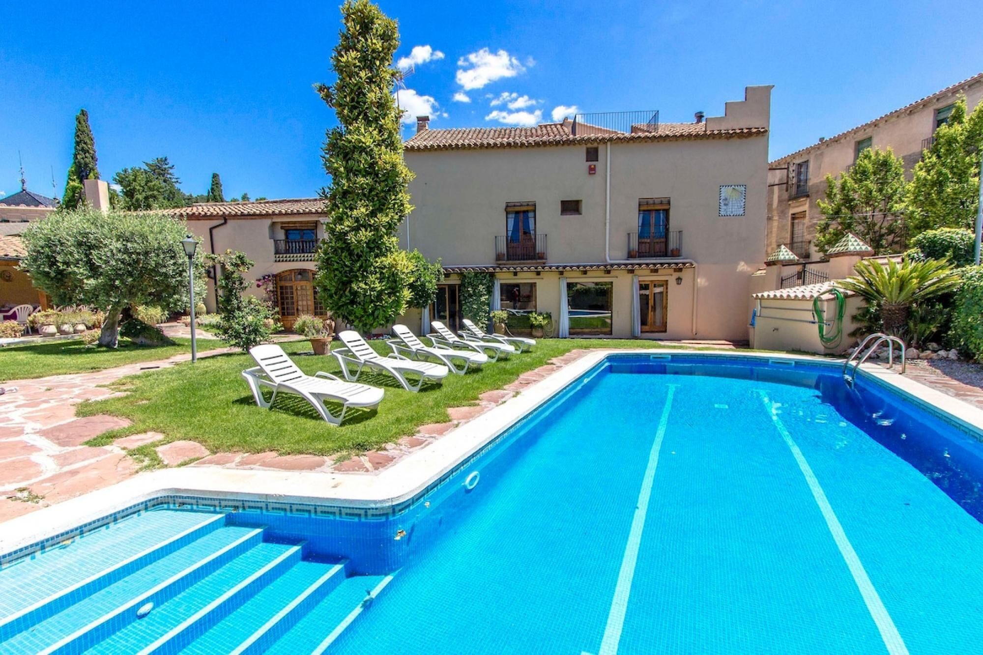 Villa 6 habitaciones, con piscina