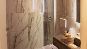 Doccia, soffione a pioggia, asciugacapelli, bidet