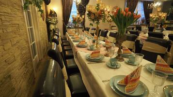 Daily English breakfast (EUR 25 per person)