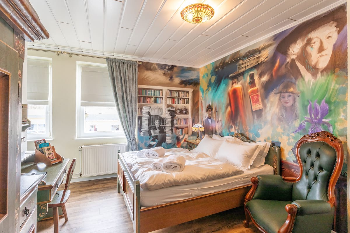 Agatha Christie Room | Egyptian cotton sheets, premium bedding, in-room safe