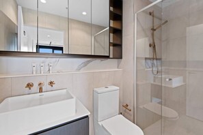 Shower, hair dryer, towels