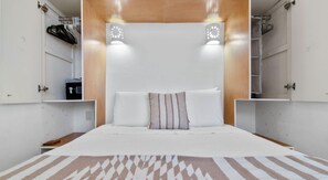 1 bedroom, desk, iron/ironing board, WiFi