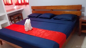 Basic Room | Iron/ironing board (on request), WiFi (free), bed sheets - HOTEL MCH (Veracruz)