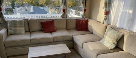 Fernseher, Kamin, DVD-Player