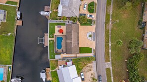 Exterior - Serenity by the Bay Waterfront HEATED POOL is an option. BOAT LIFT WITH KAYAK (St. Petersburg)