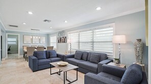 Smart TV - Serenity by the Bay Waterfront HEATED POOL is an option. BOAT LIFT WITH KAYAK (St. Petersburg)