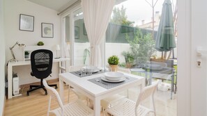 Dining - Lovely & Bright Family Flat W/ Patio (Lisboa)