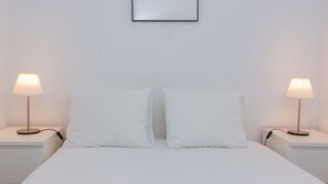 2 bedrooms, desk, iron/ironing board, free WiFi - Lovely & Bright Family Flat W/ Patio (Lisboa)