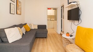 TV - Lovely & Bright Family Flat W/ Patio (Lisboa)
